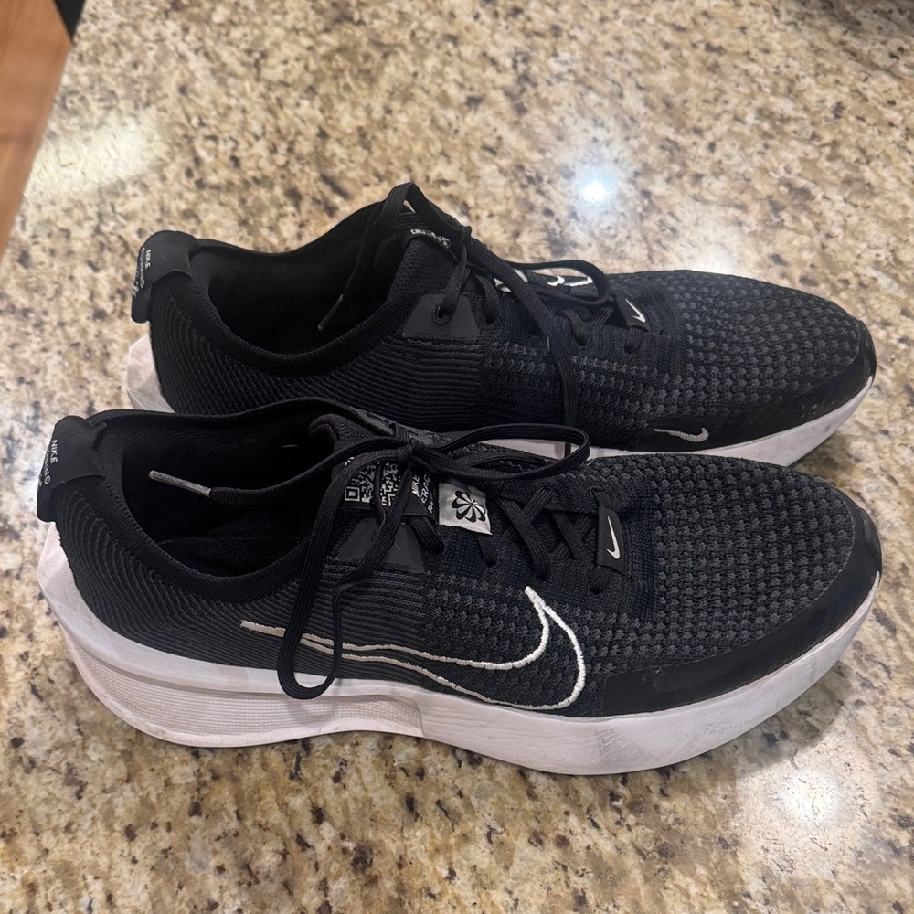Nike Interact Run Black Knit Sneakers with White Sole size 11